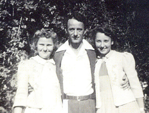 Verona, Paul and Vilma Schneider 1942. Photo sent to Gertrude. It was examined by the censors before delivery and stamped “Detained Alien Enemy Mail Examined – US I & NS”