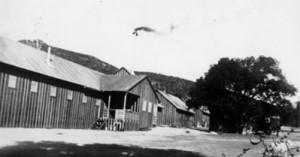 una Canyon Detention Station—mess hall, circa 1933 Photograph courtesy of the “Pacific Citizen” 