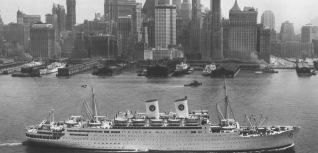 ship leaves New York harbor
