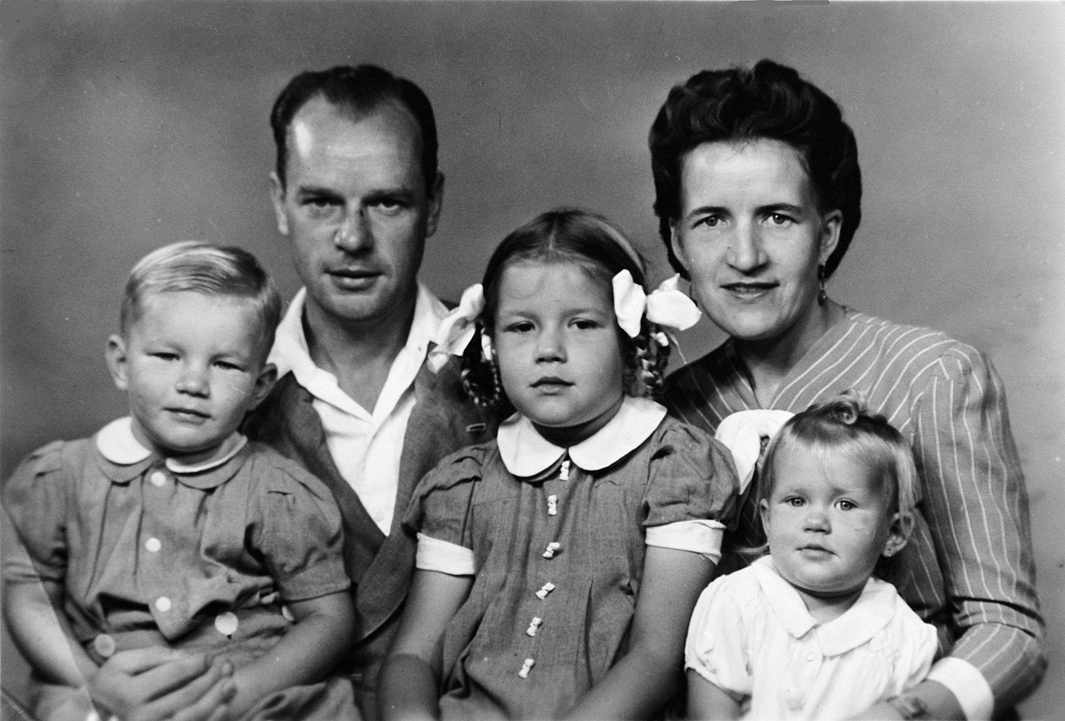 1945_Harten Family_Crystalcity